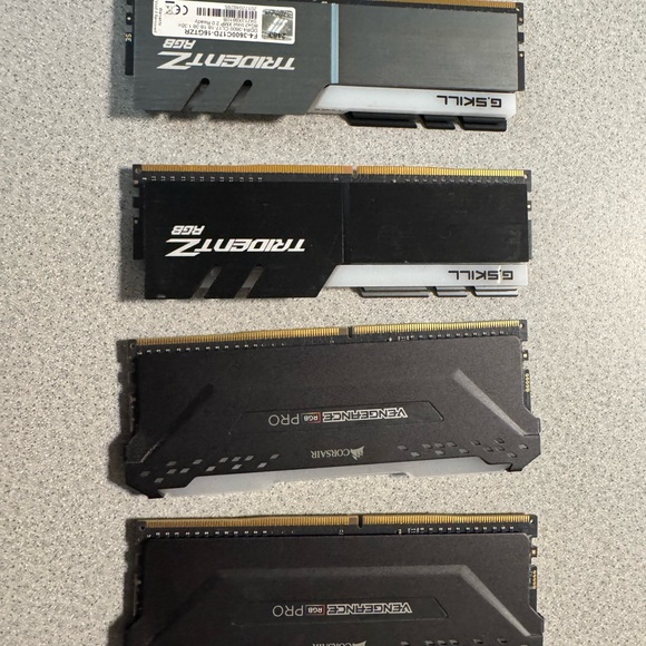 RGB Corsair Vengeance/Trident RAM Modules. 32gb DDR4 4x8gb - Picture 2 of 4